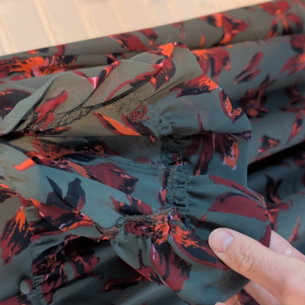 Madewell Moonblossom Ruffle-Sleeve Dress in the Winter Orchid floral pattern.  - Picture 6 of 8